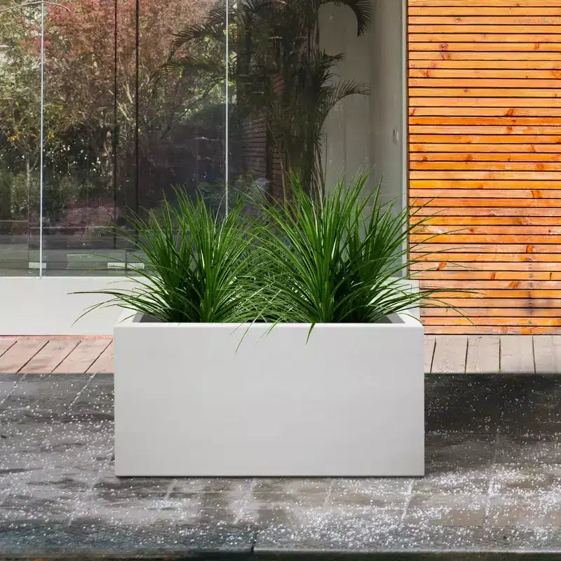 Jardinière d'extérieur rectangulaire en béton blanc craie 32,5 x 80 x 40 cm