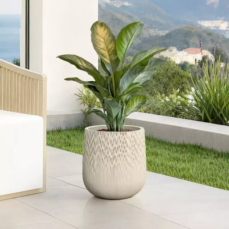 LuxenHome Antique Off-White Round Planter, Deep-to-Light Gradient Texture, Tapered Design