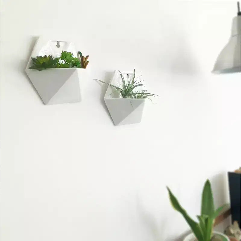 Pot de Fleurs Suspendu Mural Géométrique Blanc, Vase Triangulaire pour Patio, Plafond, pour Succulentes, Fleurs, Bonsaï, Décoration de Plantes pour Maison Moderne, Restaurant