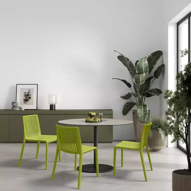 Chaises de salle à manger empilables modernes en résine plastique pour l'extérieur/l'intérieur