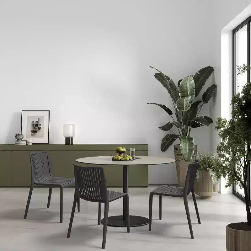 Chaises de salle à manger empilables modernes en résine plastique pour l'extérieur/l'intérieur