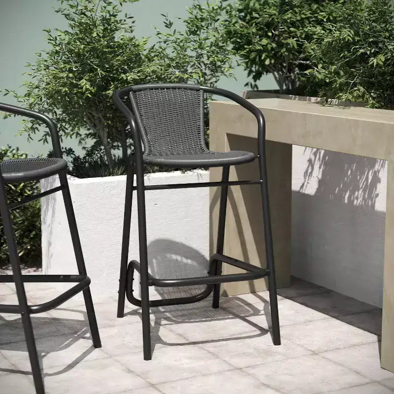 Tabouret de bar en rotin style restaurant d'extérieur